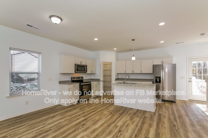 817 Chandler Ave – photo 5