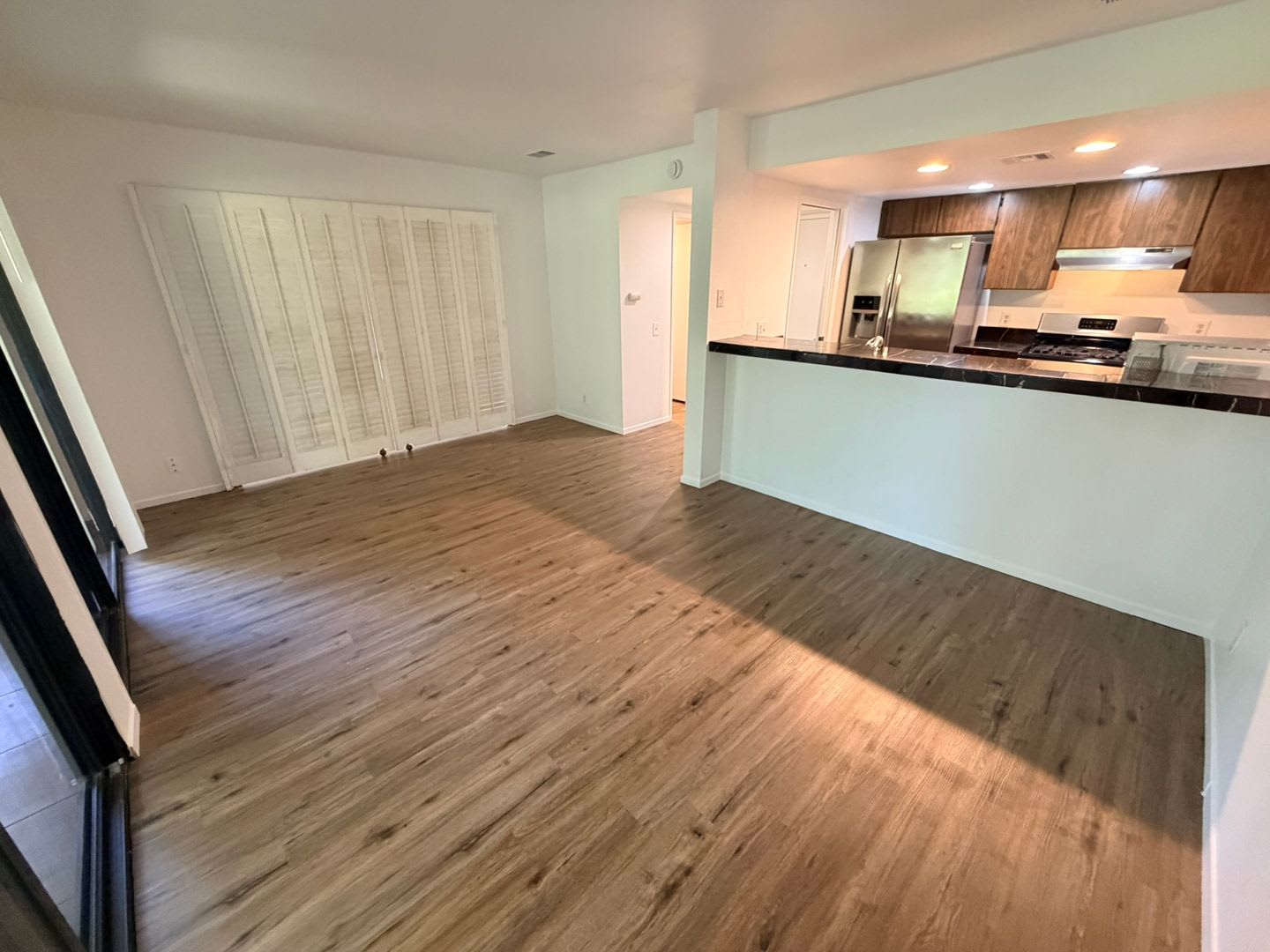 Charming One Bedroom Condo At Riviera Gardens. – photo 3
