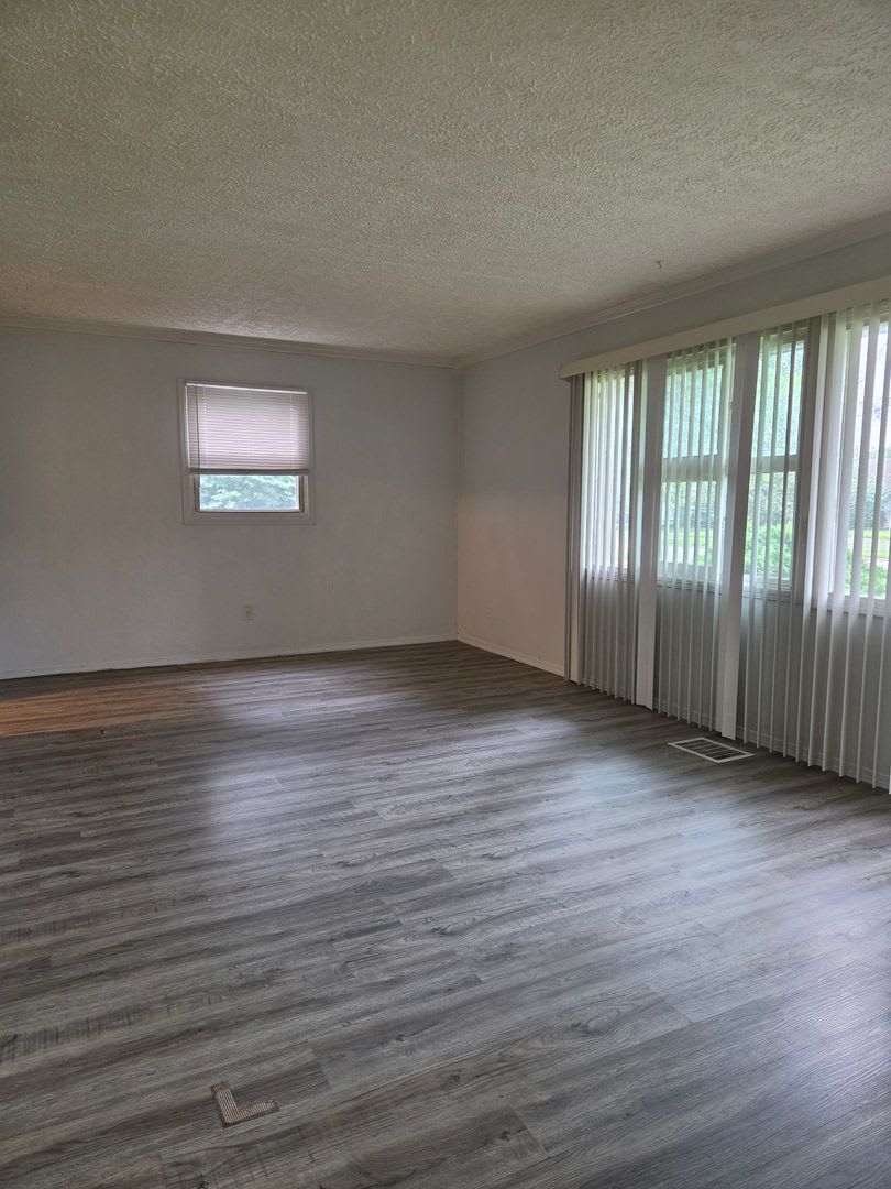 3 Bedroom Ranch in Eastmoor – photo 3