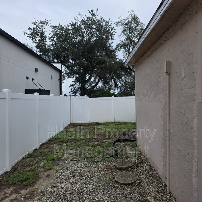 1050 INDIANA AVE – photo 5