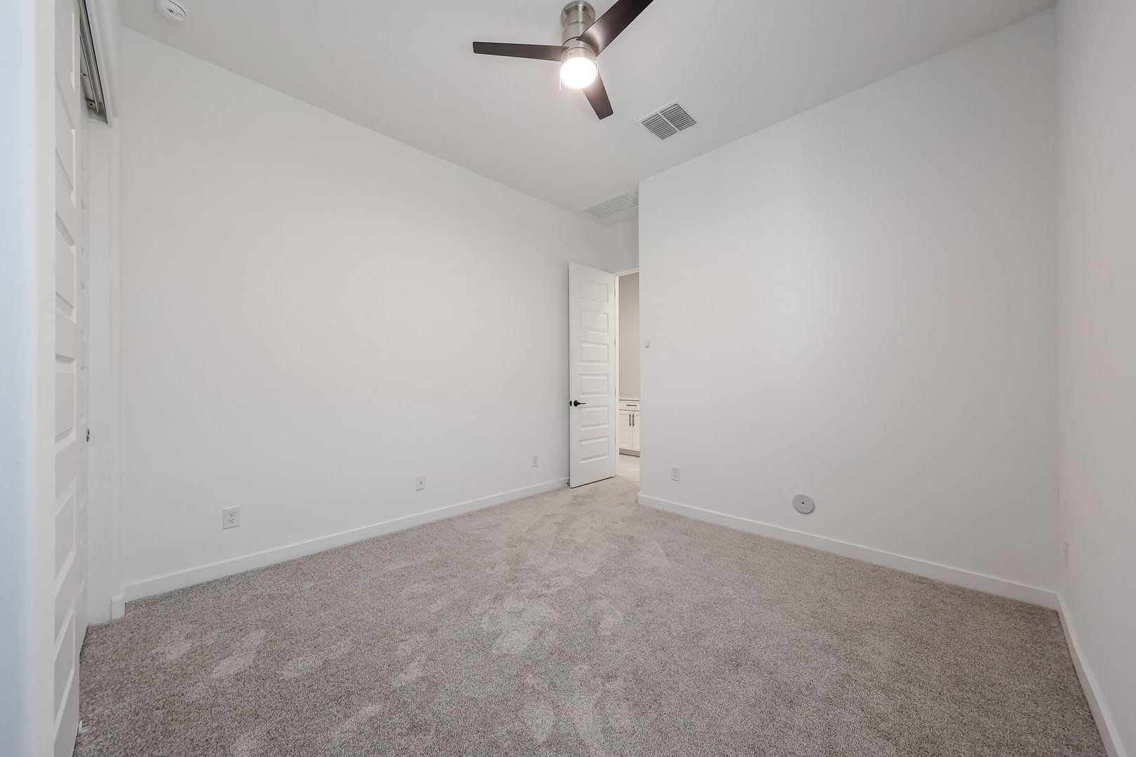 QUICK MOVE IN INCENTIVE $1500.00 CREDIT OFF THE FIRST MONTHS' RENT WITH MOVE IN DATE OF 9/7 OR EALIER! – photo 5