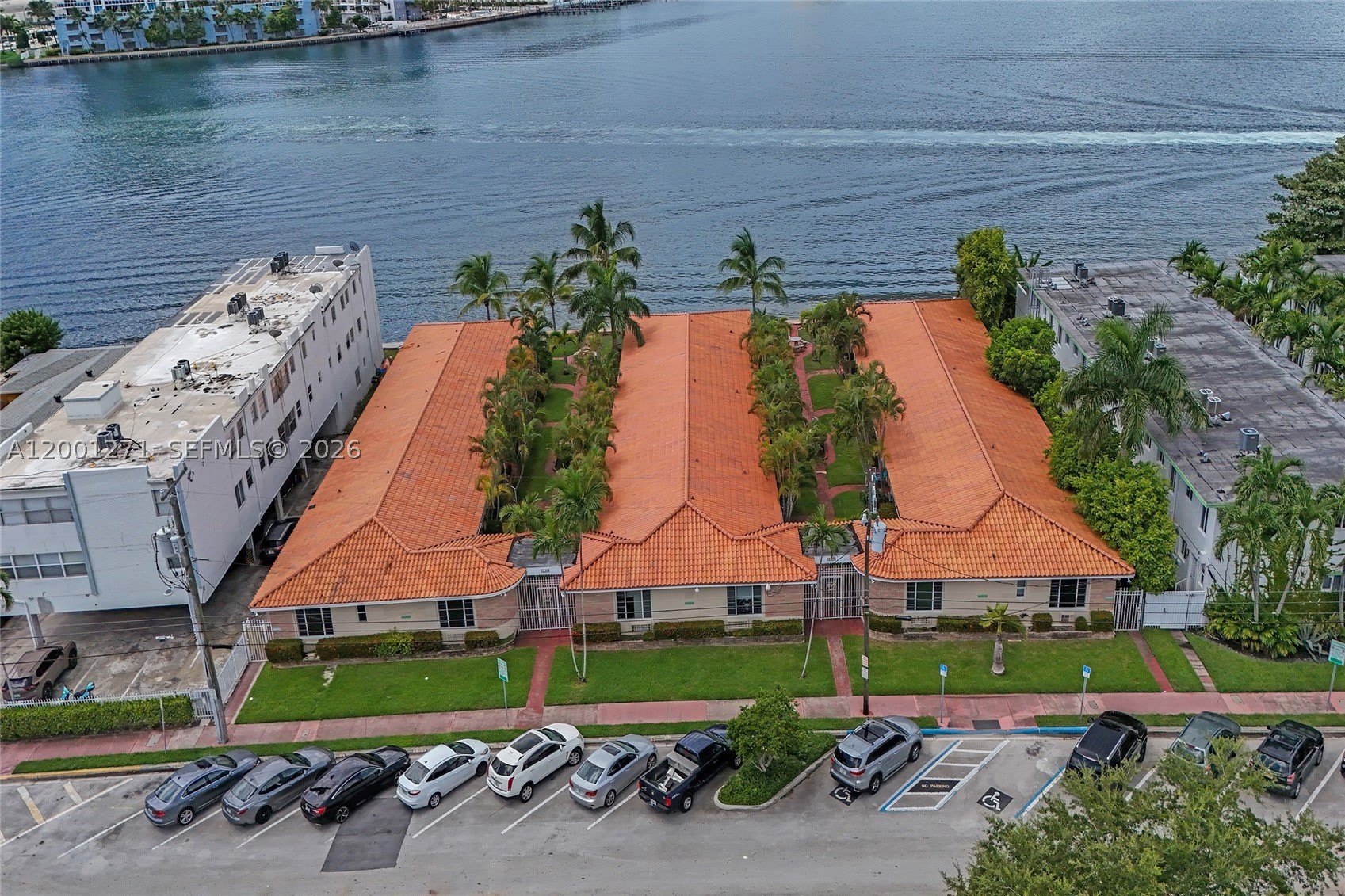 2170 Bay Dr – photo 1