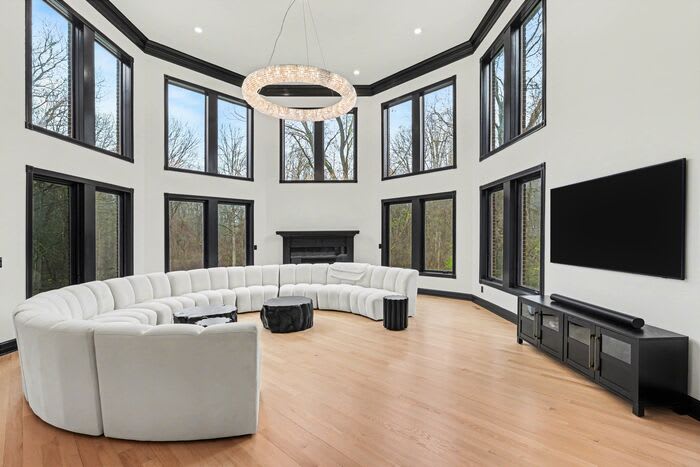 6986 Montgomery Drive – photo 5