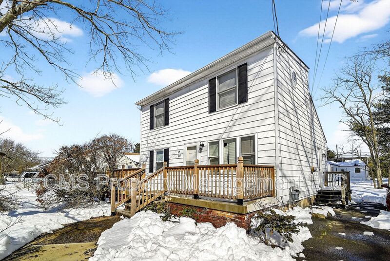24 Steinhardt Ave – photo 3