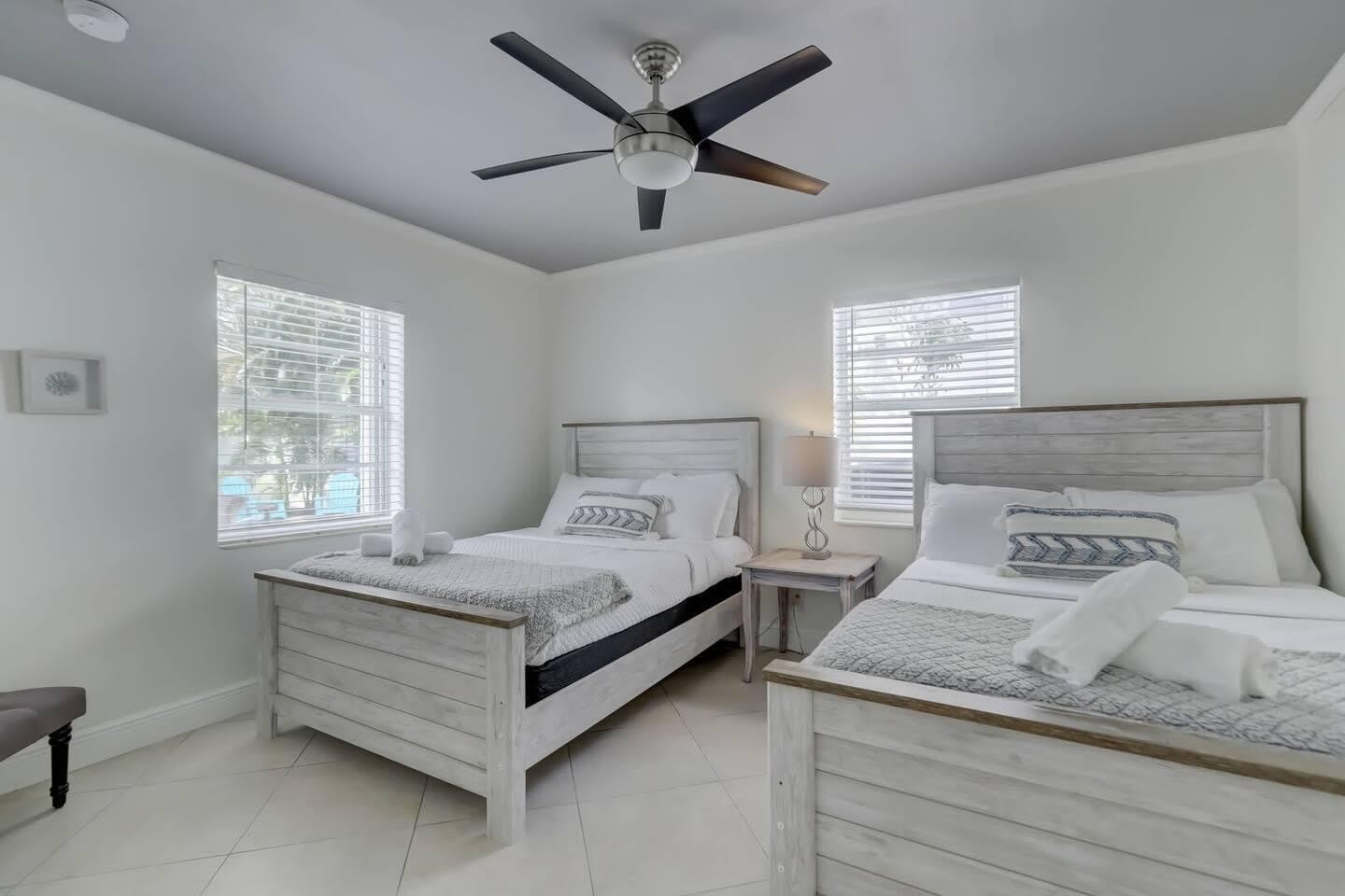 2740 NE 30th Place – photo 3