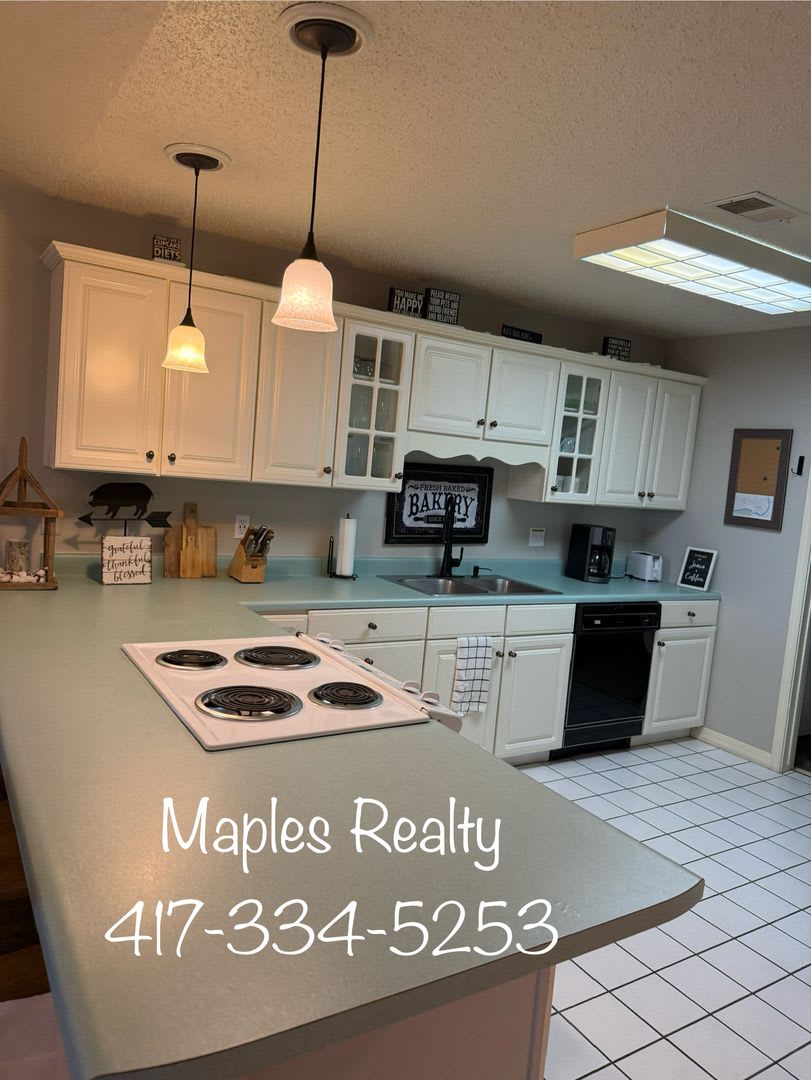 STUNNING 2 bedroom, 2 bathroom condo at Pointe Royale – photo 3
