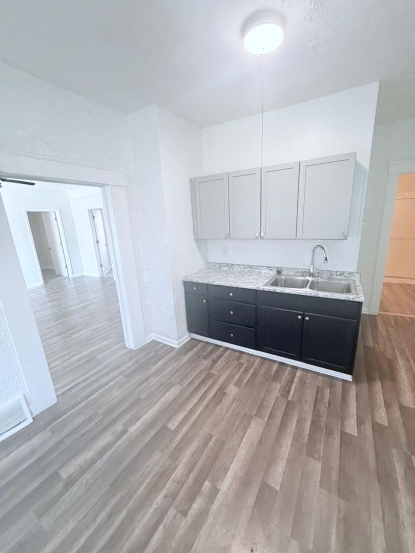 4438 Pearl Rd – photo 3