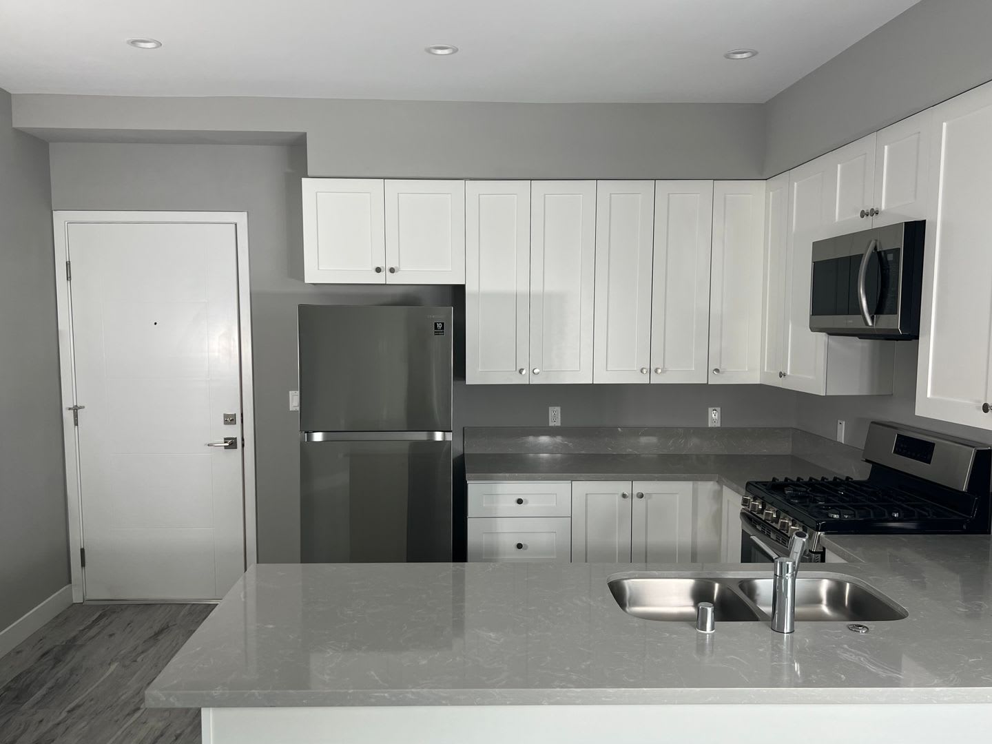 Bunker Heights Apartments – photo 1