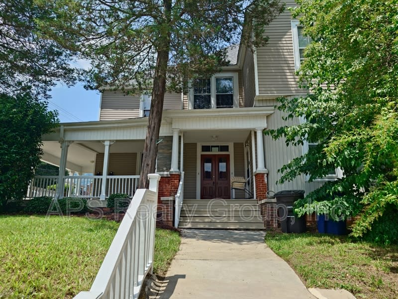 301 North Spring Street – photo 2