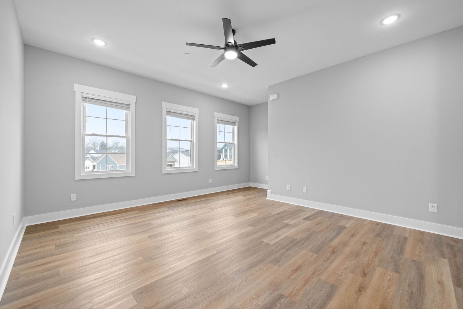 Gorgeous 3 Story 4 Bedroom Pet Friendly Home For Rent! – photo 5