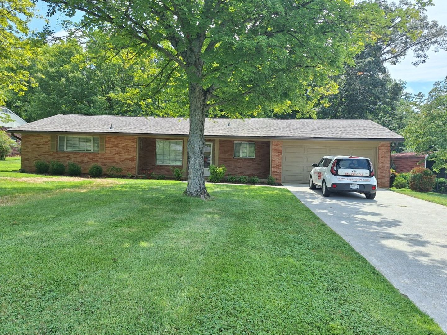 Near West Town Mall- 4bds/2.5 bath Rancher. NO PETS! Located in West Hills school zones. – photo 1