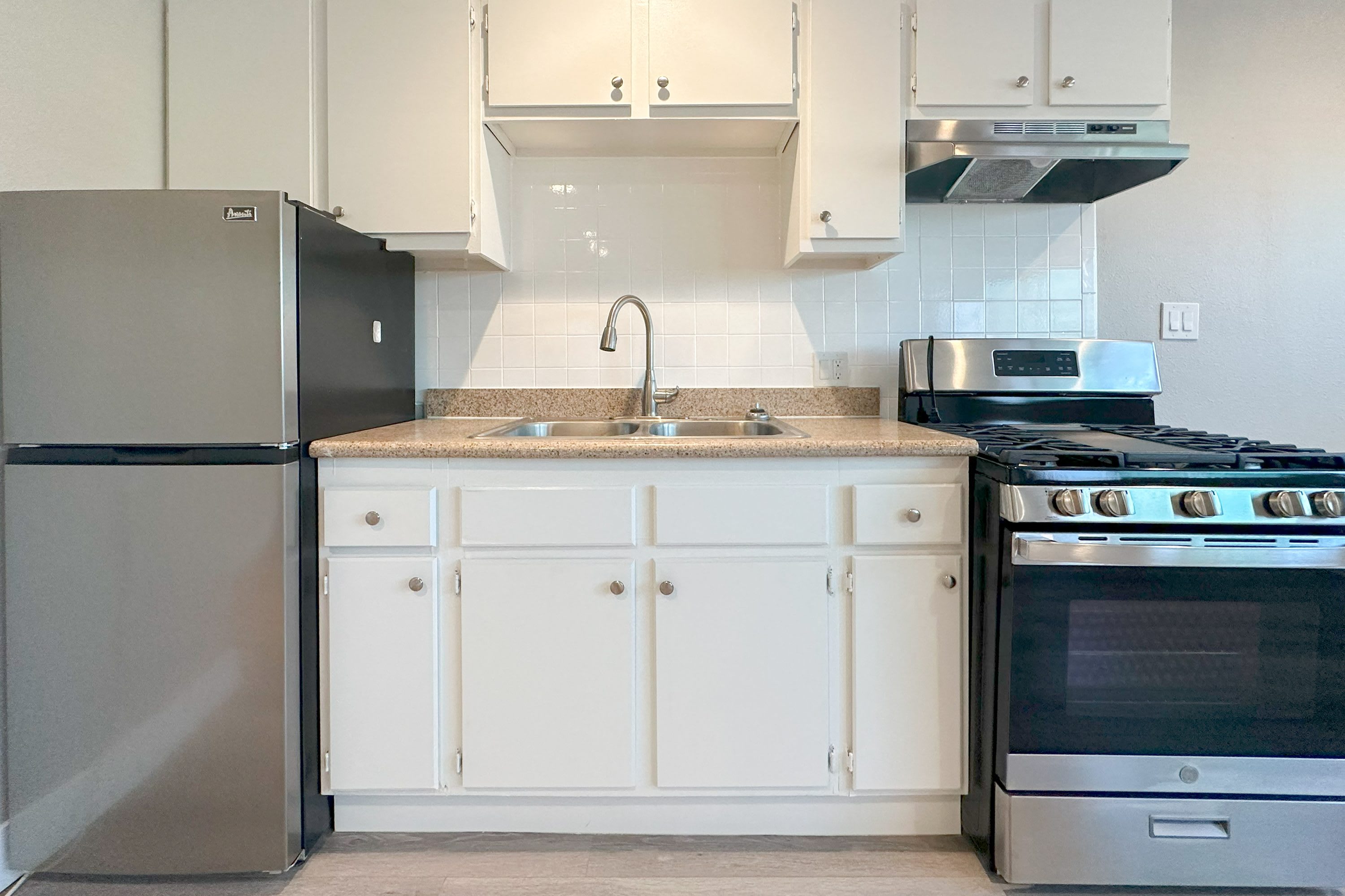 7364 Hollywood Apartments – photo 3