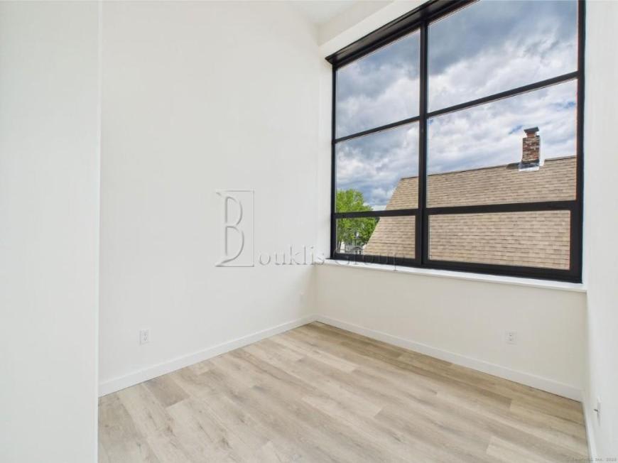 165 Richards Street – photo 2