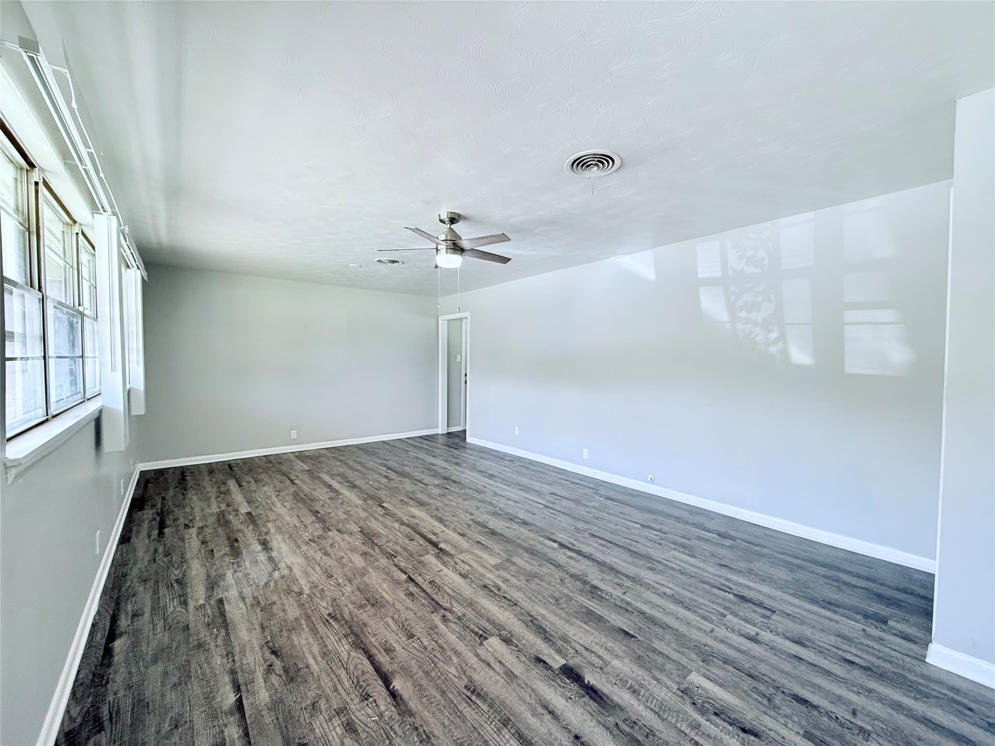 401 W Lamberth Road – photo 2