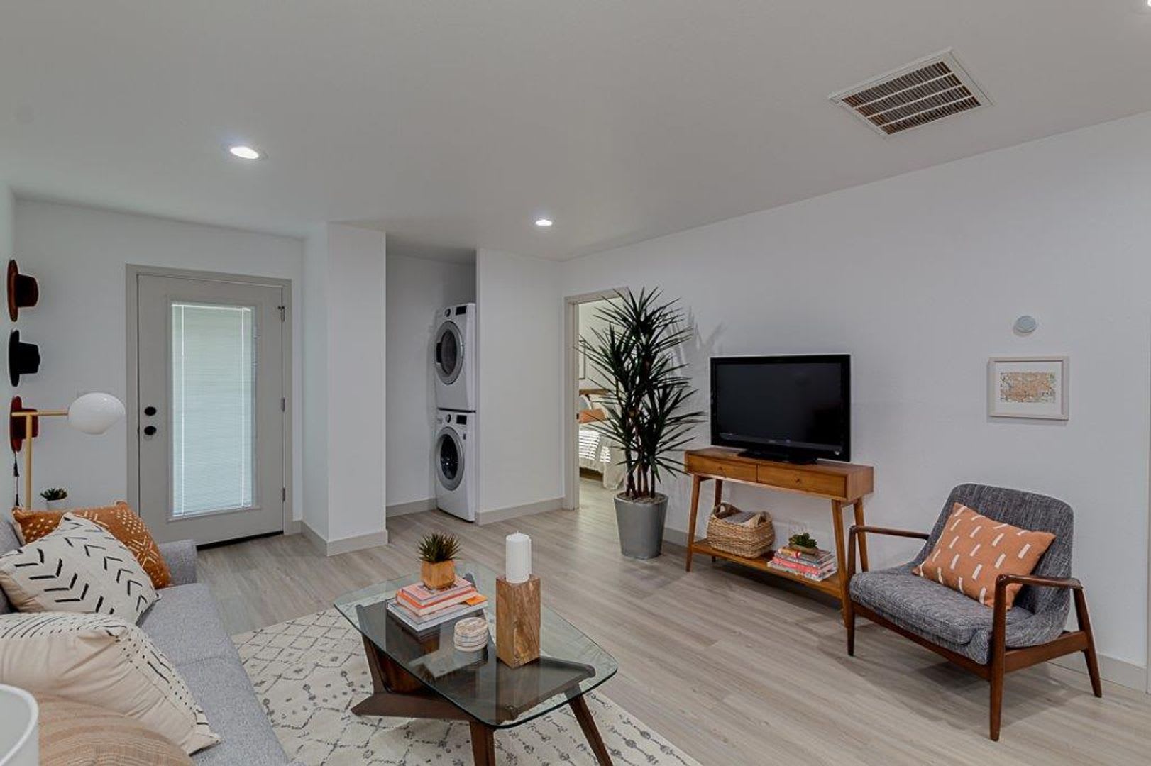 Gorgeous, Open Concept Two Bed Two Bath near Old Town Scottsdale! – photo 3