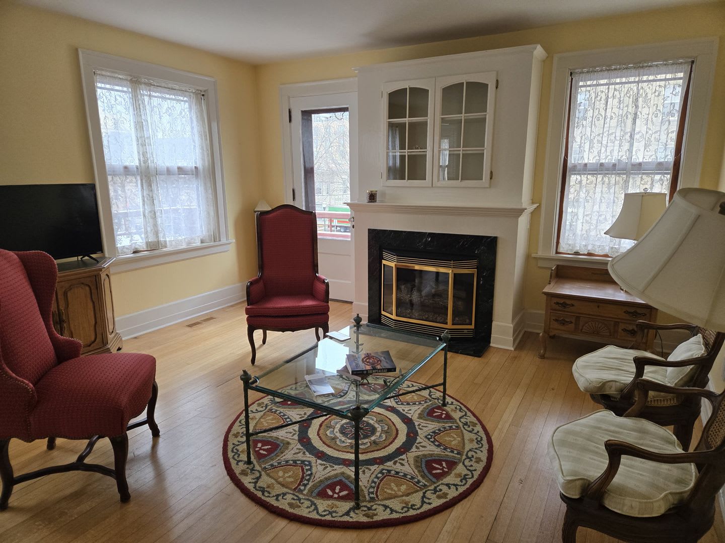 Furnished charming 2 Bedroom in Downtown Madison – photo 3