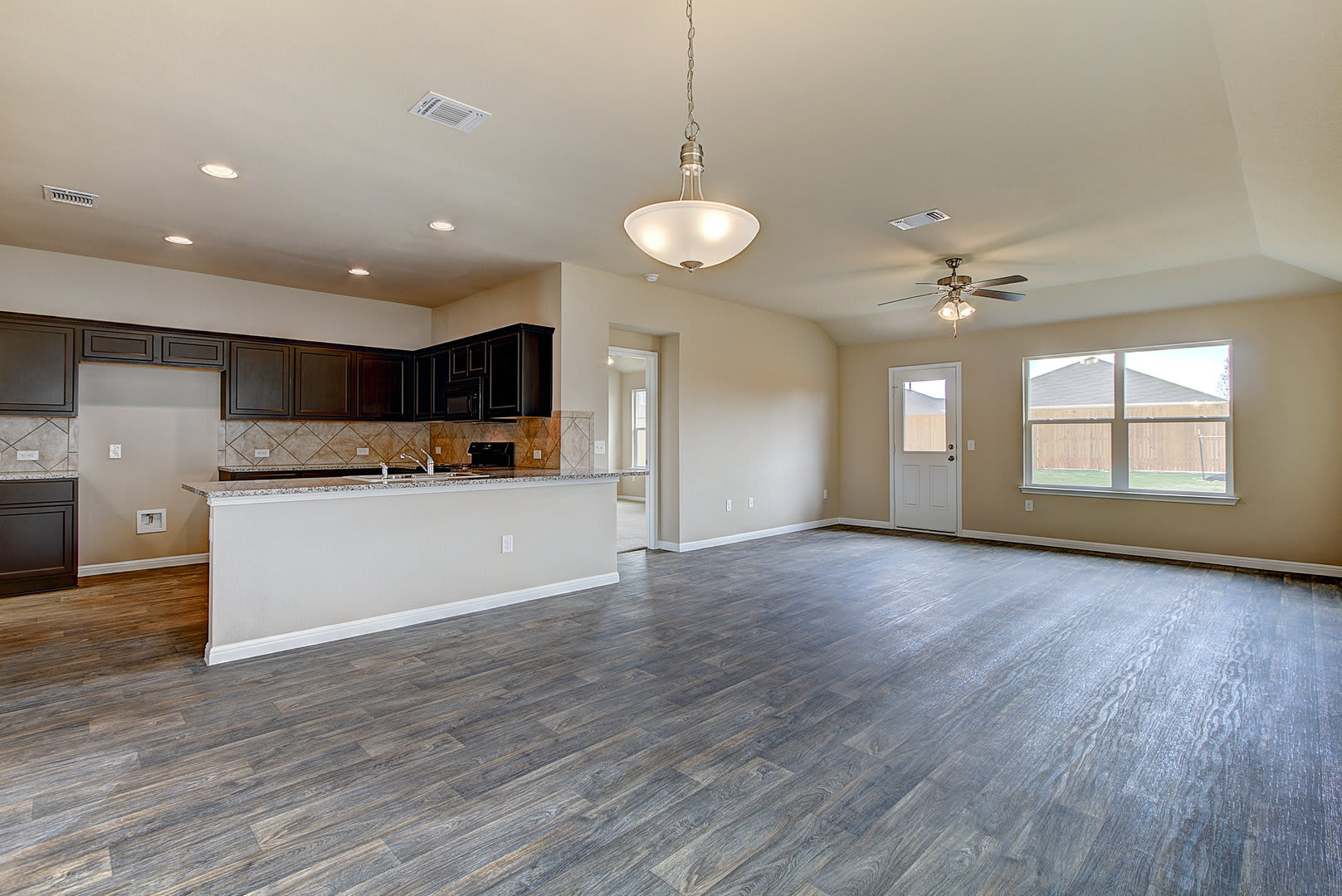 Gorgeous 4 Bed/3 Bath in Pioneer Crossing! – photo 5