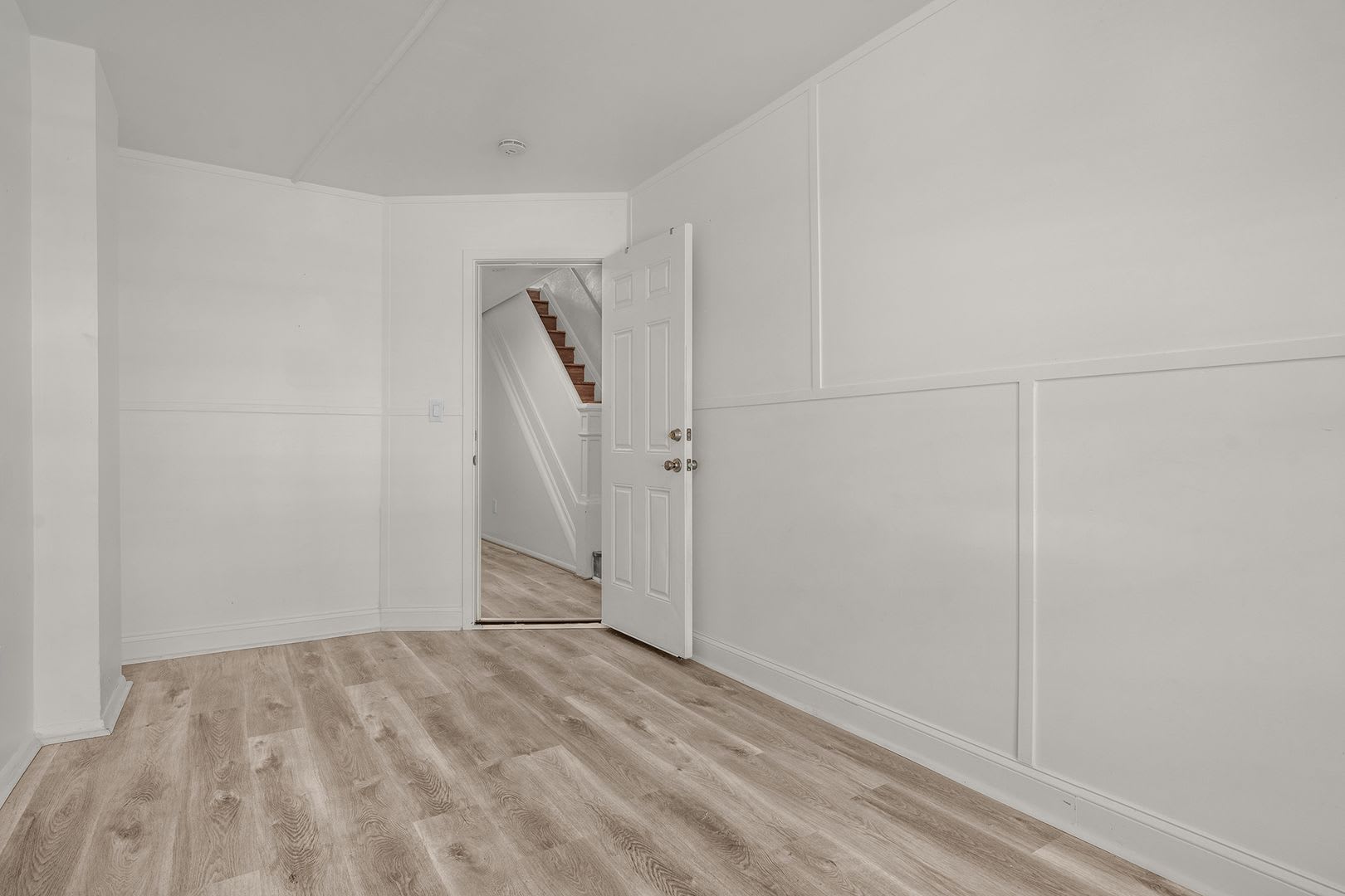 Lovely 3 Bedroom 2 Bathroom Rowhome for Rent – photo 5