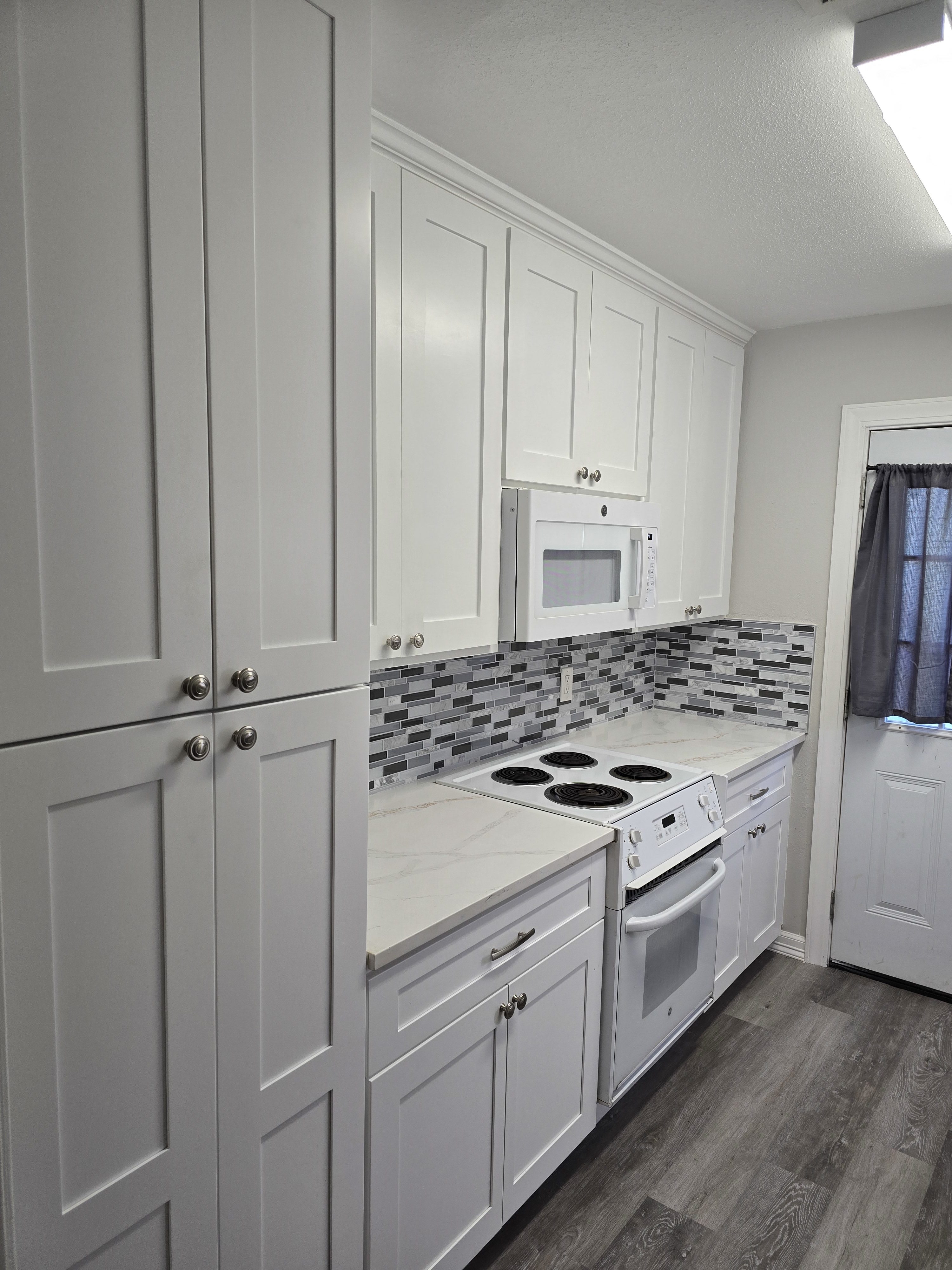 465 Longmeadow Dr – photo 3