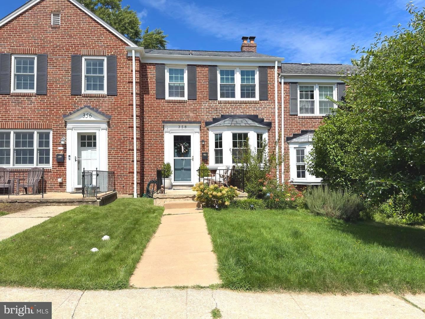 Beautiful 3-bedroom, 2-full-bath townhome in desirable Rodgers Forge! – photo 1