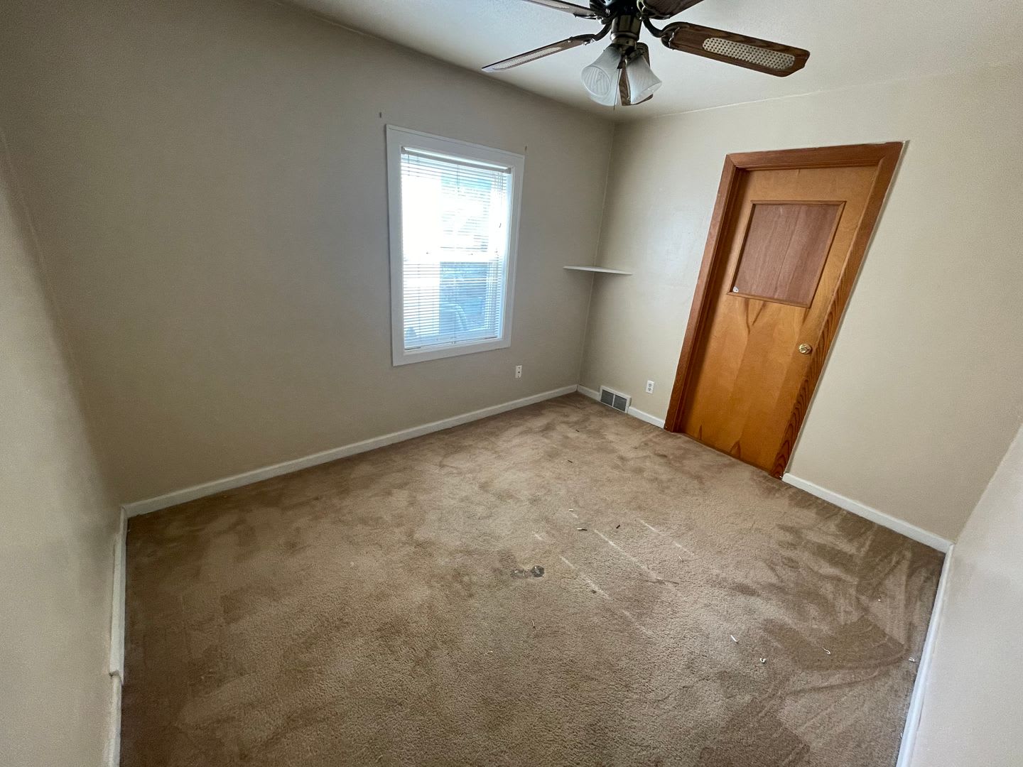 3 bedroom, 1 bathroom and detached garage! – photo 3