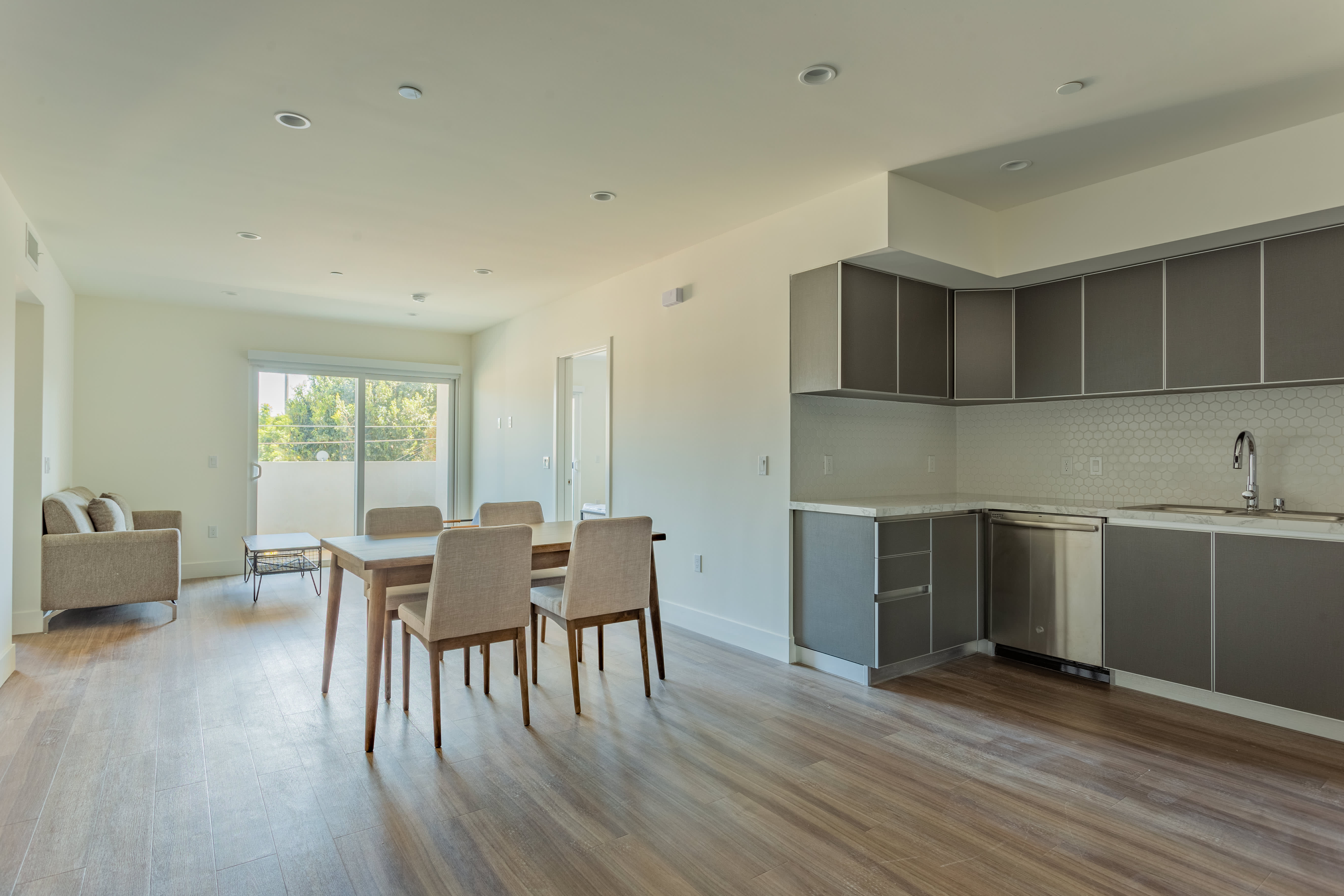 1450 S Barrington Ave – photo 5