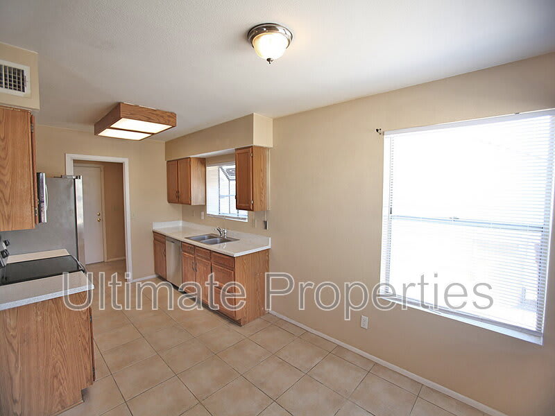 6938 W Cochise Dr – photo 4