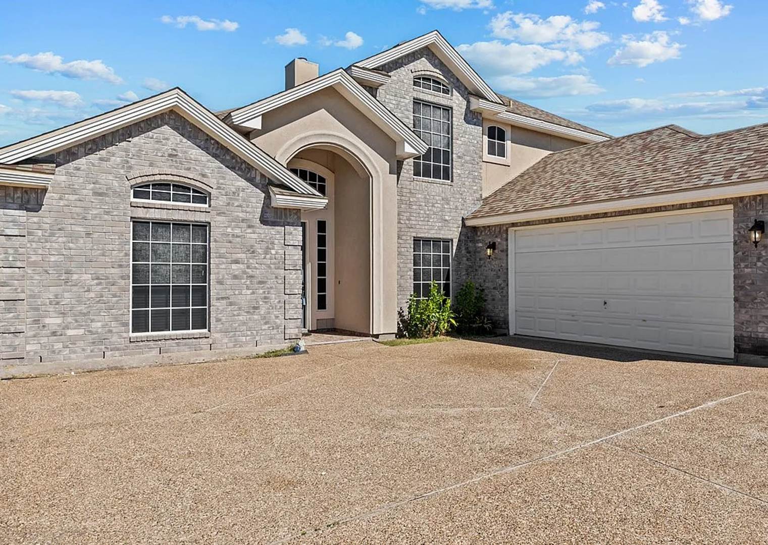 Beautiful 4Br 3 5Ba Home With Garage Patio Premium Features – photo 3