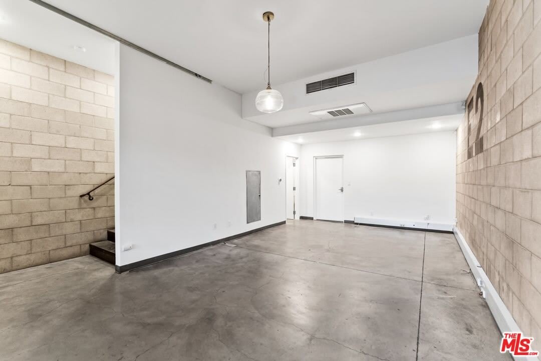 6615 Melrose Ave – photo 5