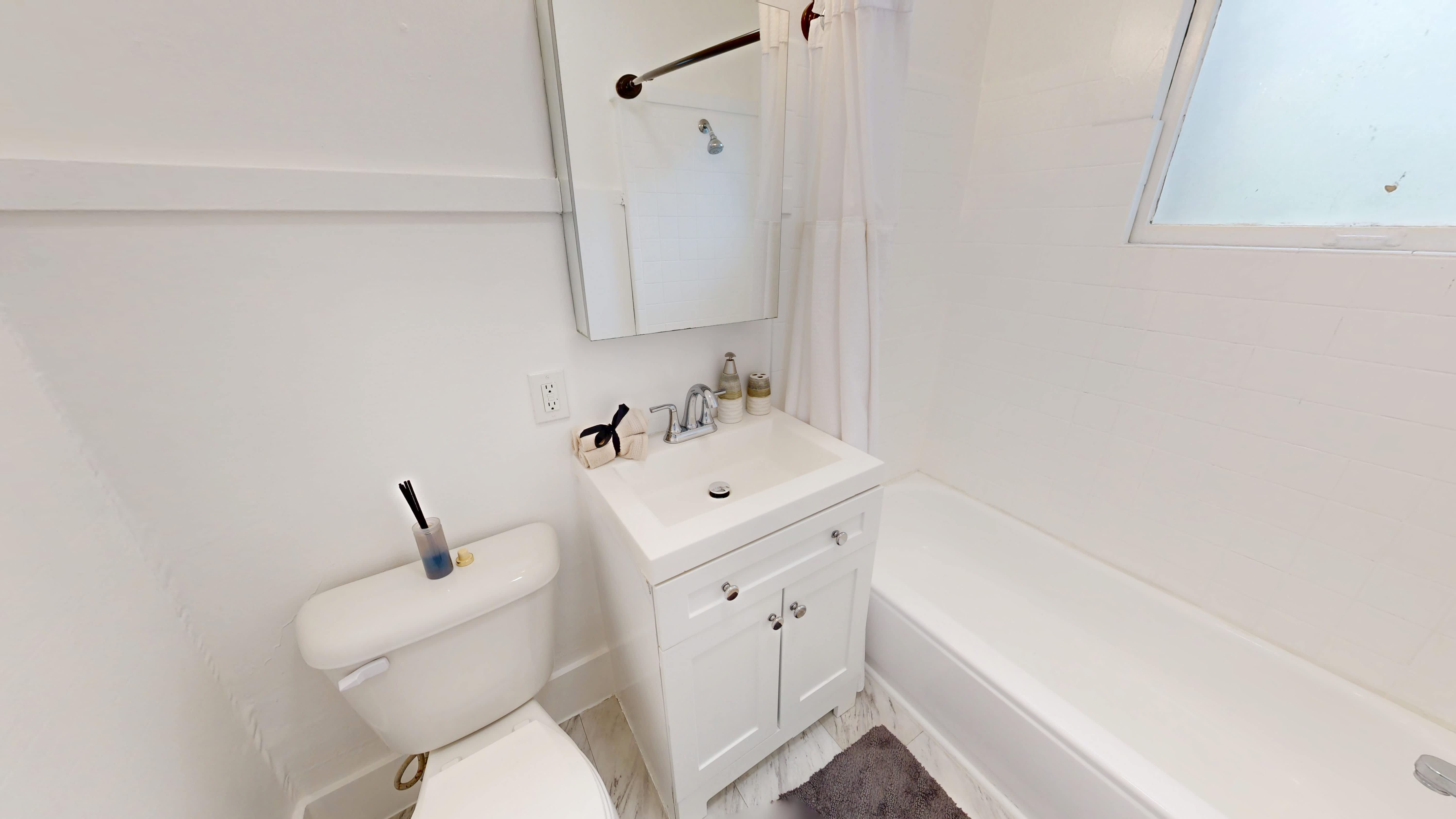 1077 Ashbury Sreeet – photo 4
