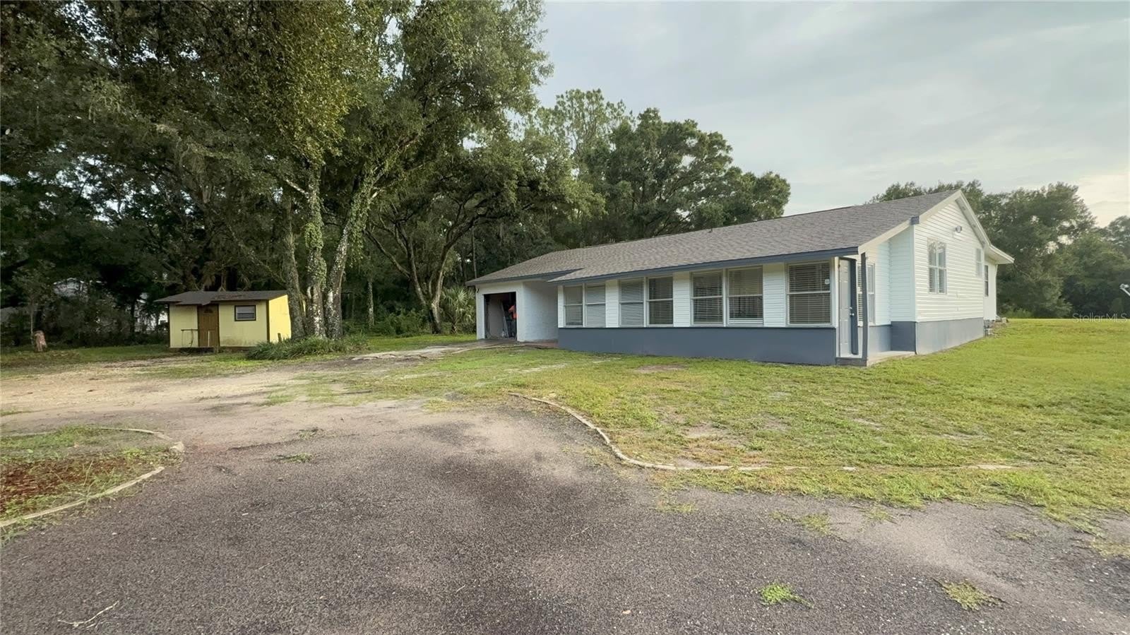 1051 HAWTHORN Street – photo 2