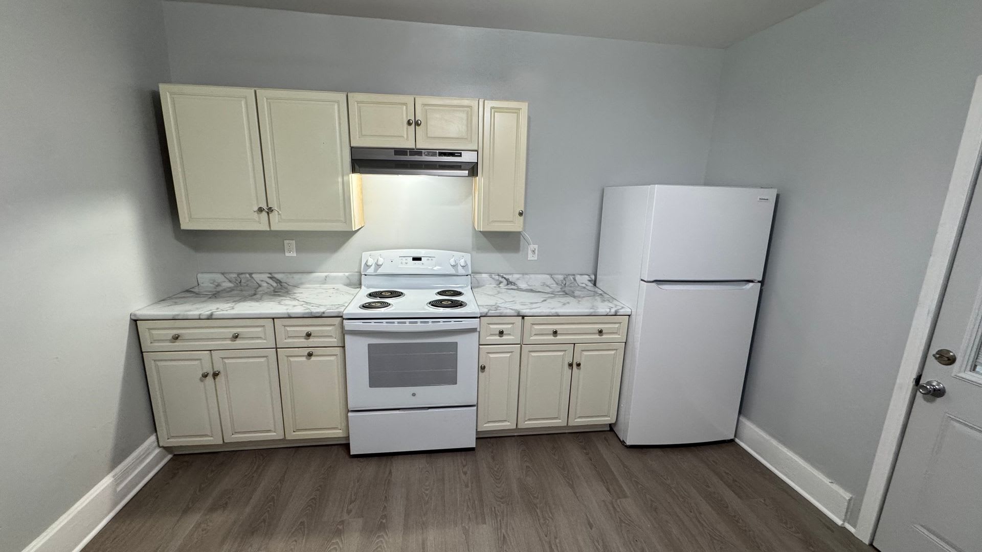 219 W 15Th Large 3 Bedroom House Central Davenport – photo 2