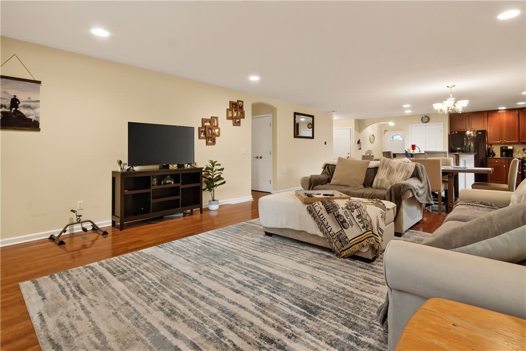 2093 Mykola Road – photo 5