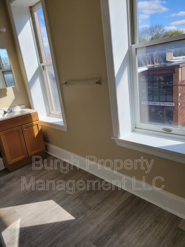 1009 Penn Avenue – photo 4