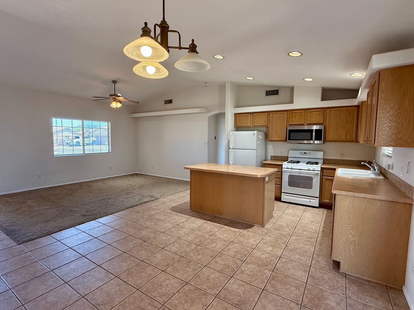 Cul-De-Sac Home 11800 Eclipse Ct – photo 3