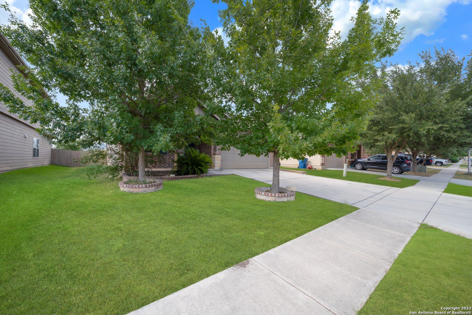 516 STONEBROOK DR – photo 2