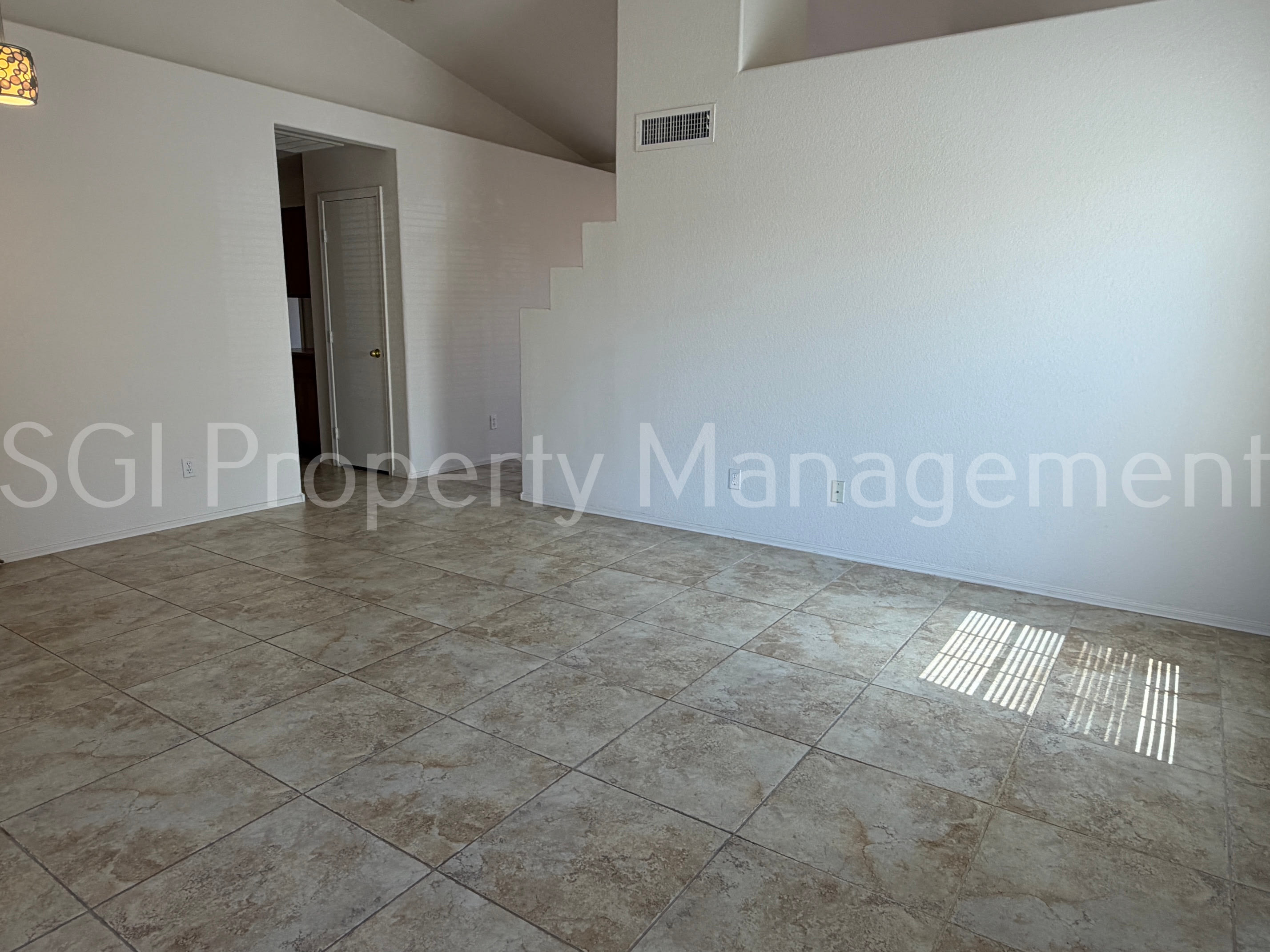 10318 W Missouri Ave – photo 4