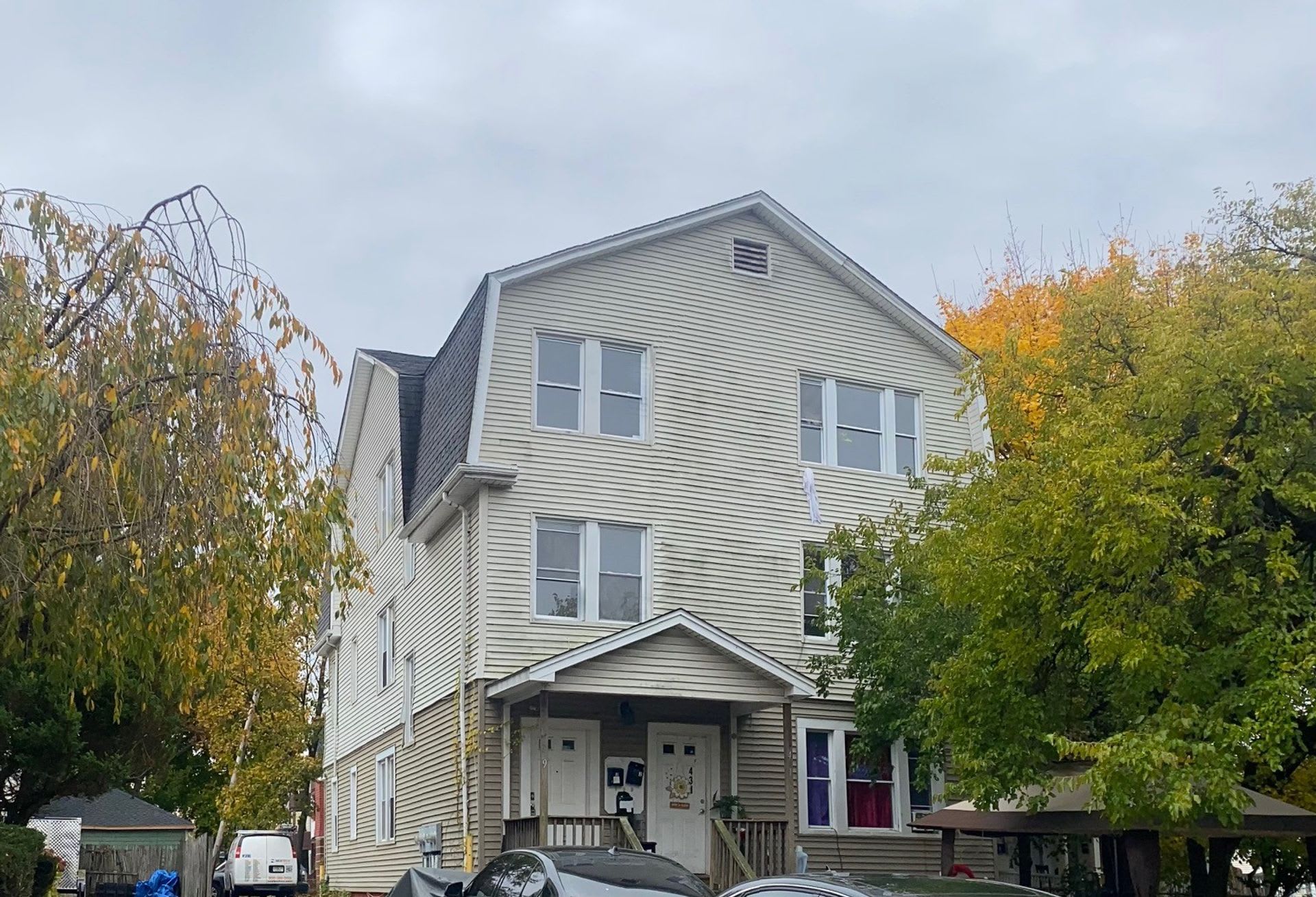 Newly Remodeled Spacious 3 Bedroom Apartment – photo 1