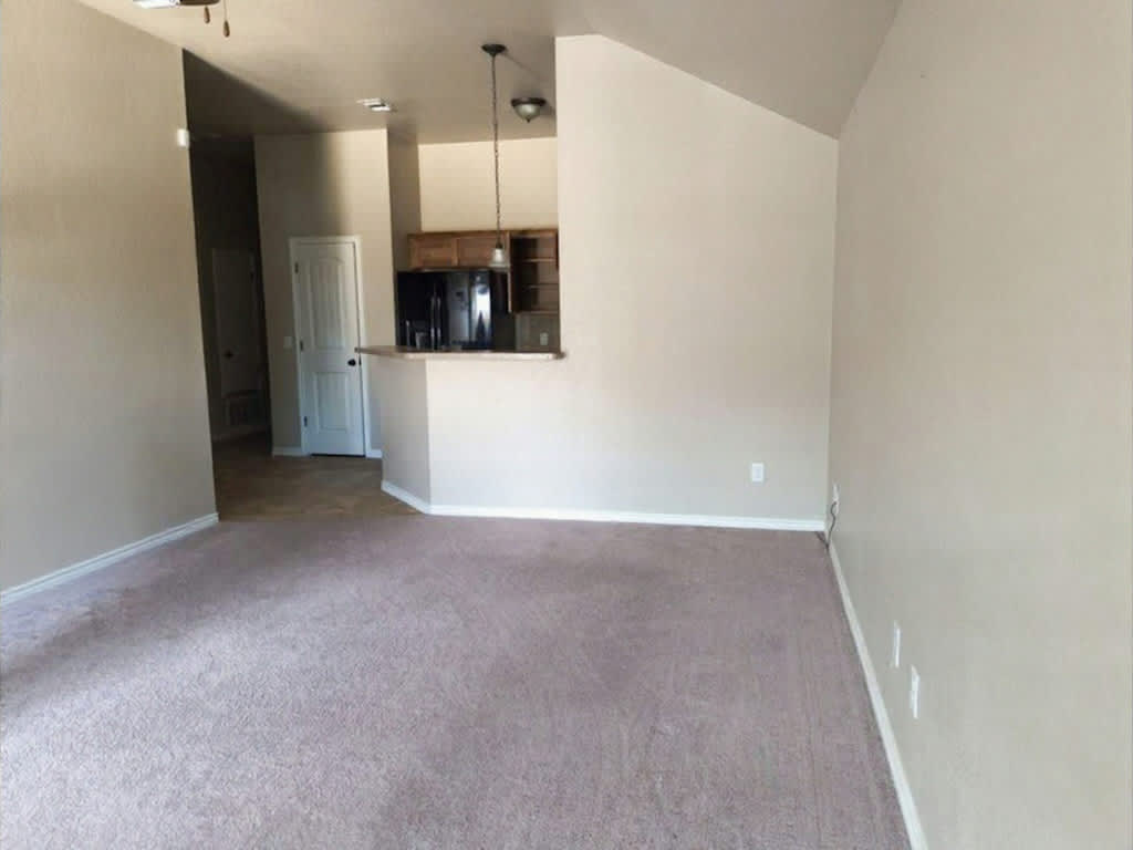 701 Sladecek Drive B – photo 4