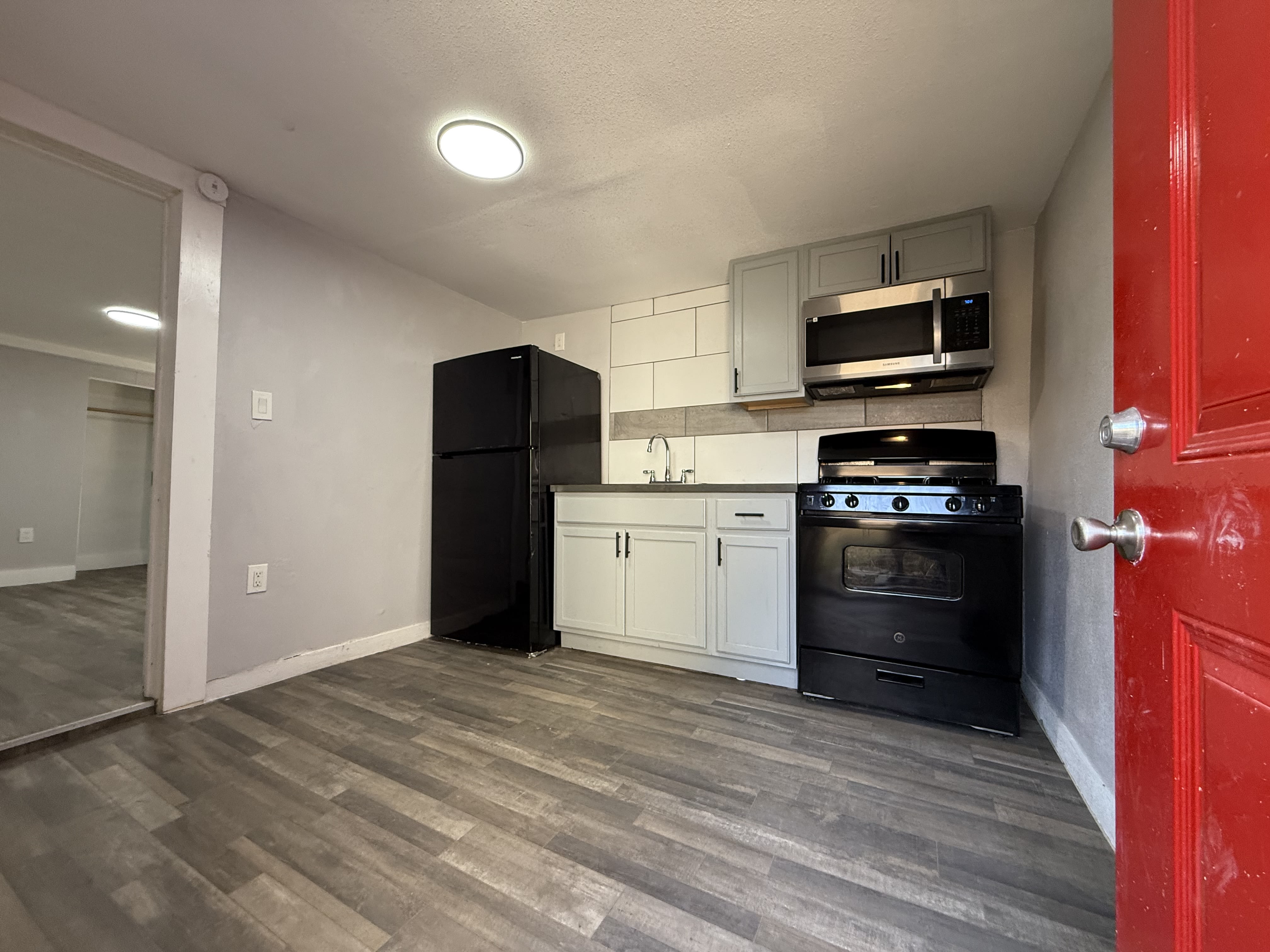656 Riverside Dr – photo 1