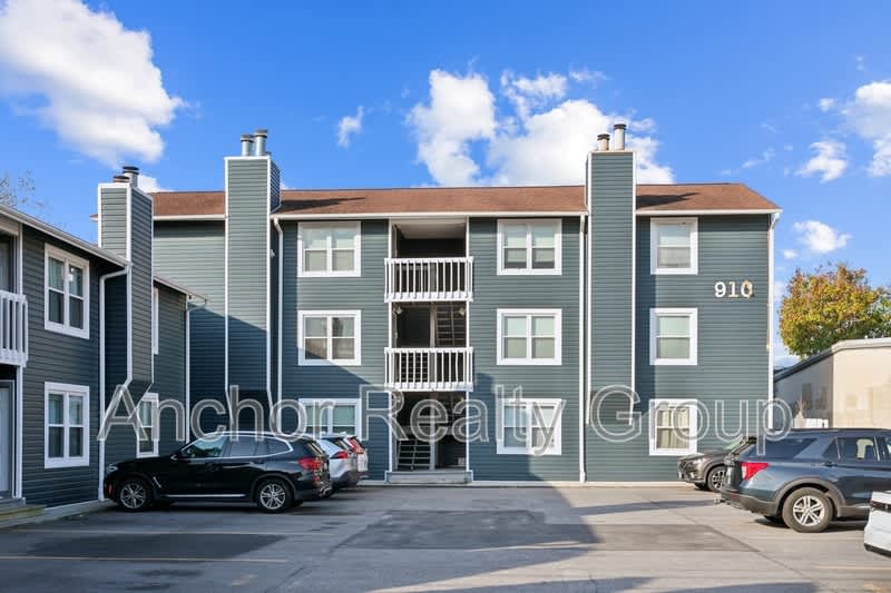 910 Mediterranean Avenue 201 – photo 1