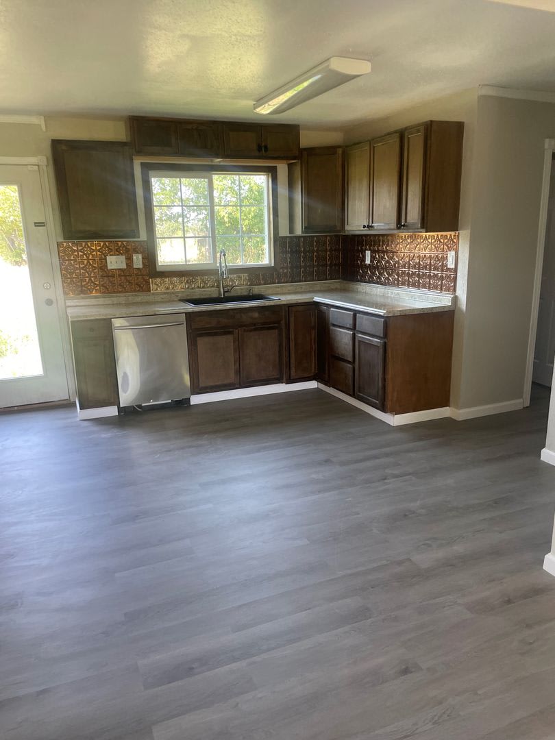 4 Bedroom, 2 Bathroom Home – photo 3