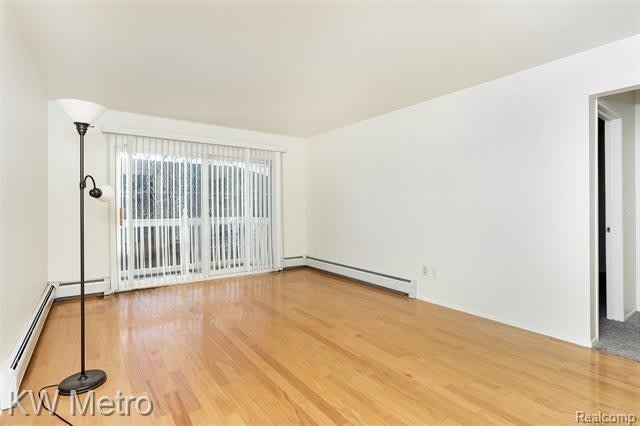 2425 Torquay Avenue – photo 3