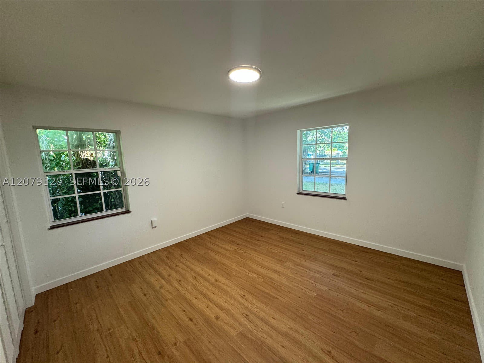 5765 SW 48th St – photo 3