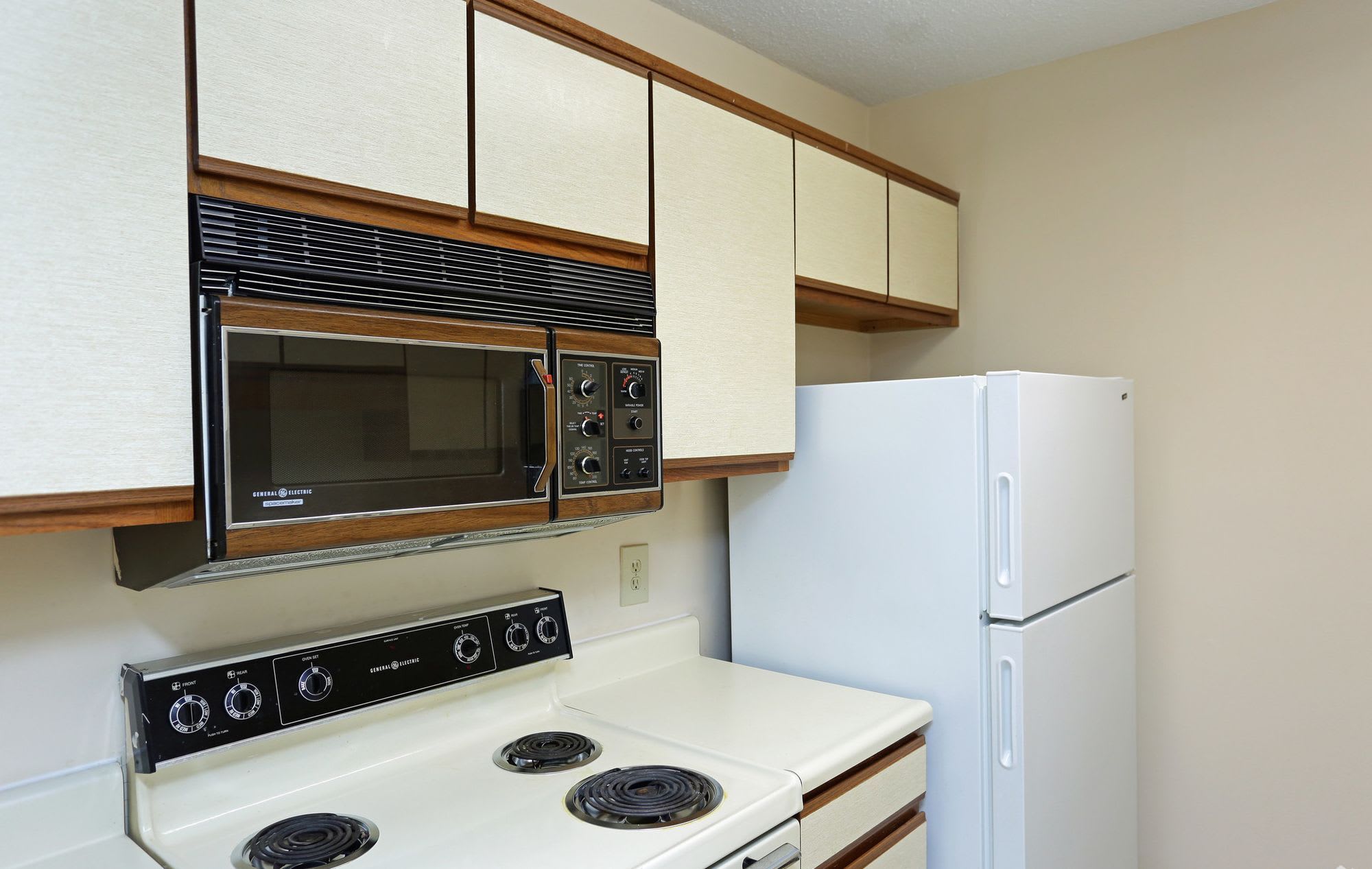2800 McFarland Apartment Homes – photo 2