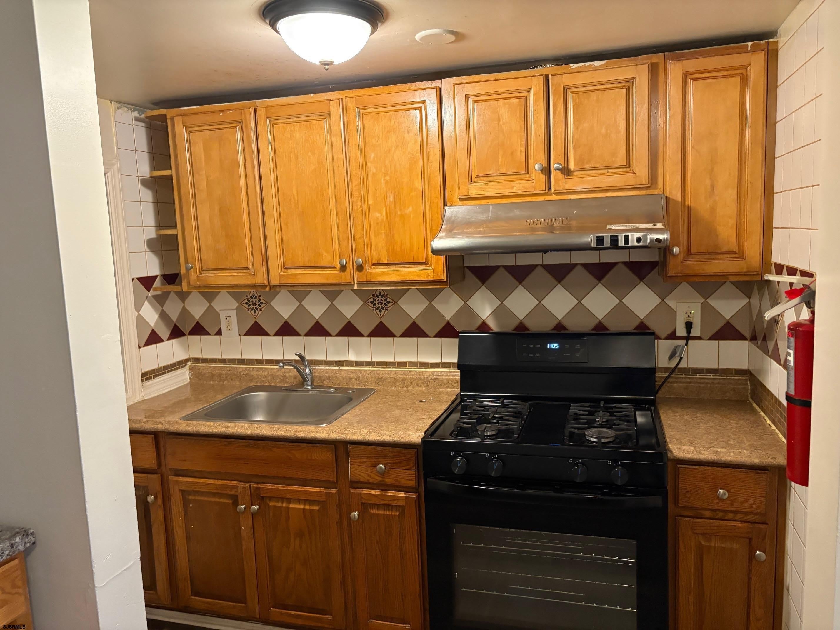 811 N Indiana Ave – photo 4