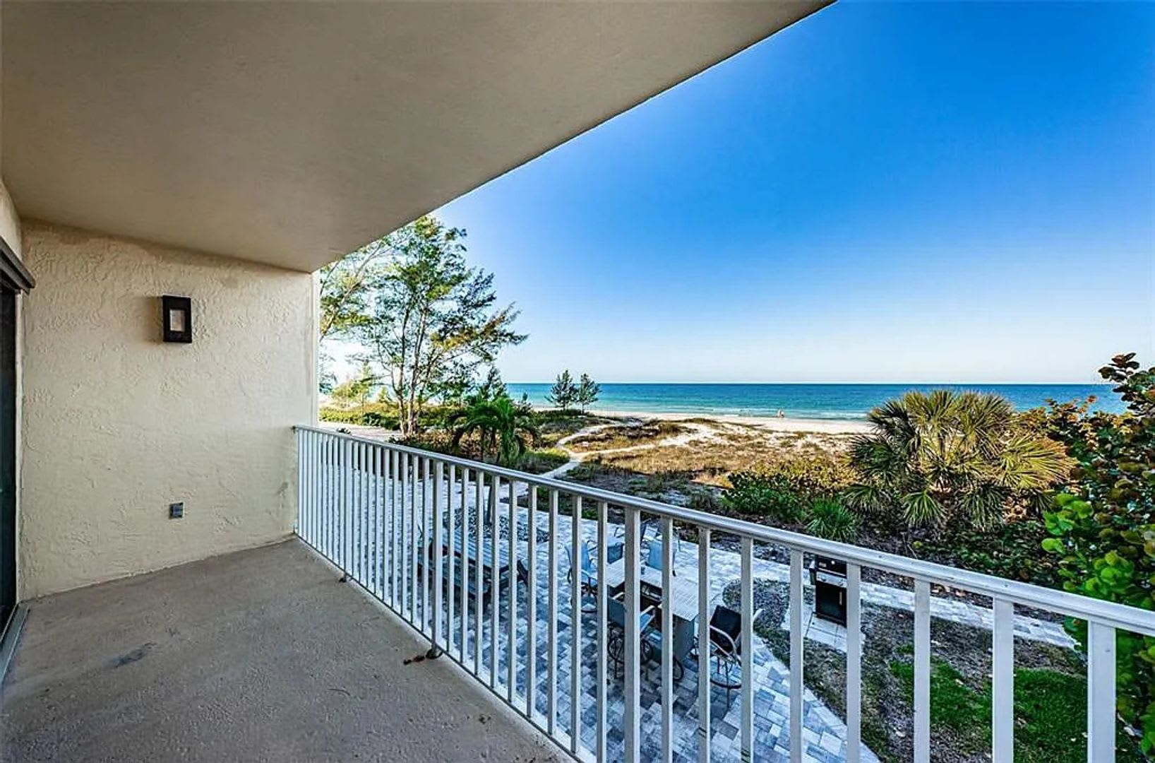 Beachfront Paradise in Indian Shores – Stunning Gulf & Intracoastal Views! 3bed – photo 4
