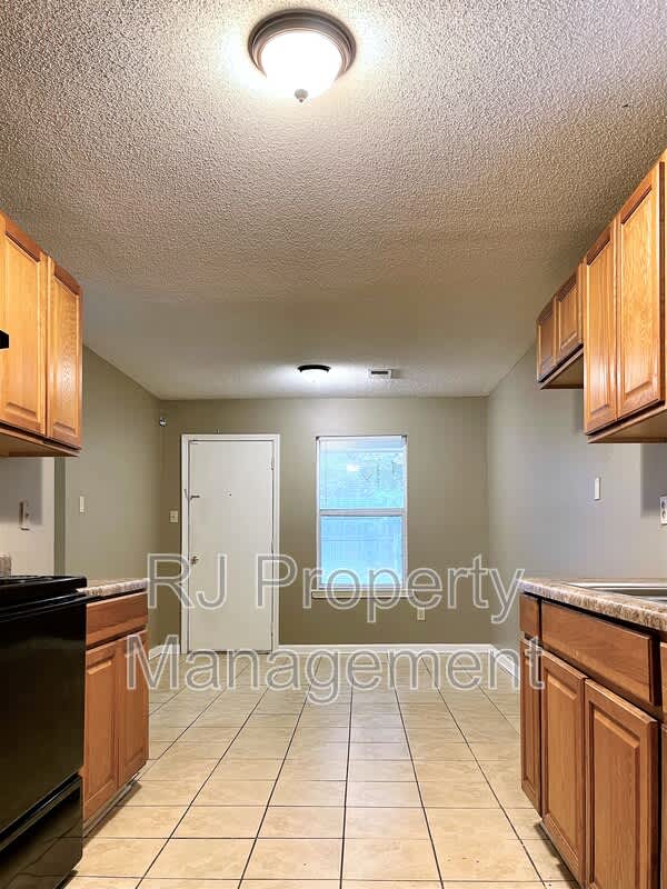 4615 Addington Dr – photo 2