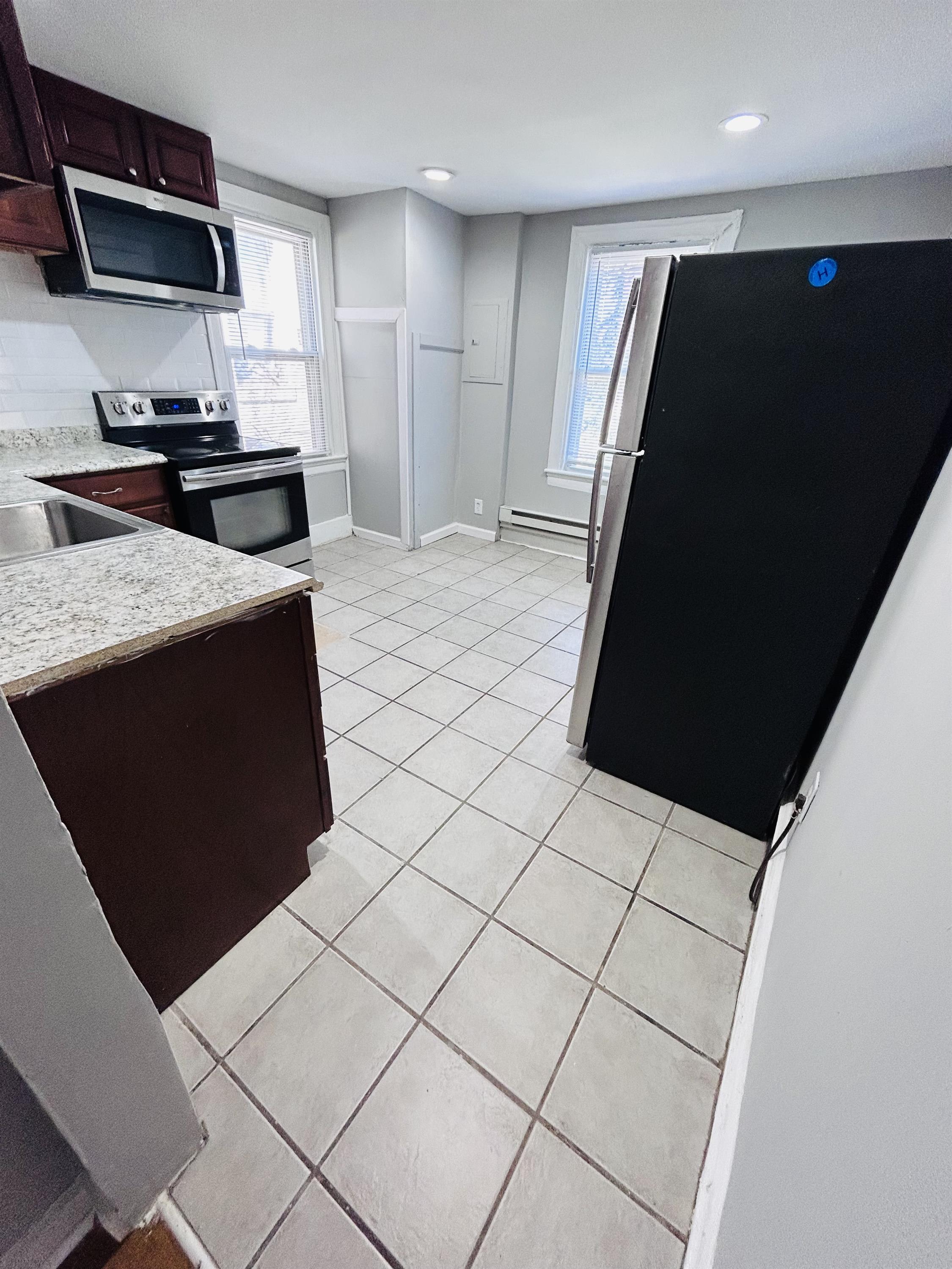 1221 Lindley Avenue – photo 2