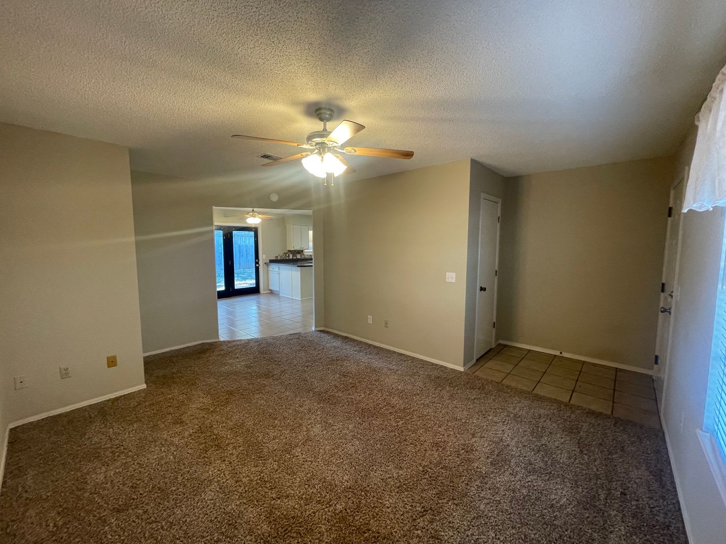 Beautiful 3-Bedroom / 2-Bathroom Home Near Stillwater Junior High and Skyline Elementary! – photo 2